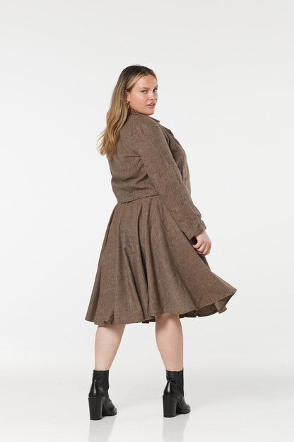 Kurze, zweireihige Wolljacke in Braun