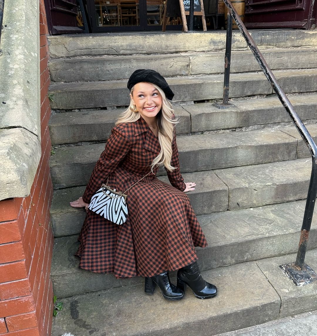 Sophie – Midi-Swing-Rock in Kupfer und Schwarz mit kariertem Schottenmuster
