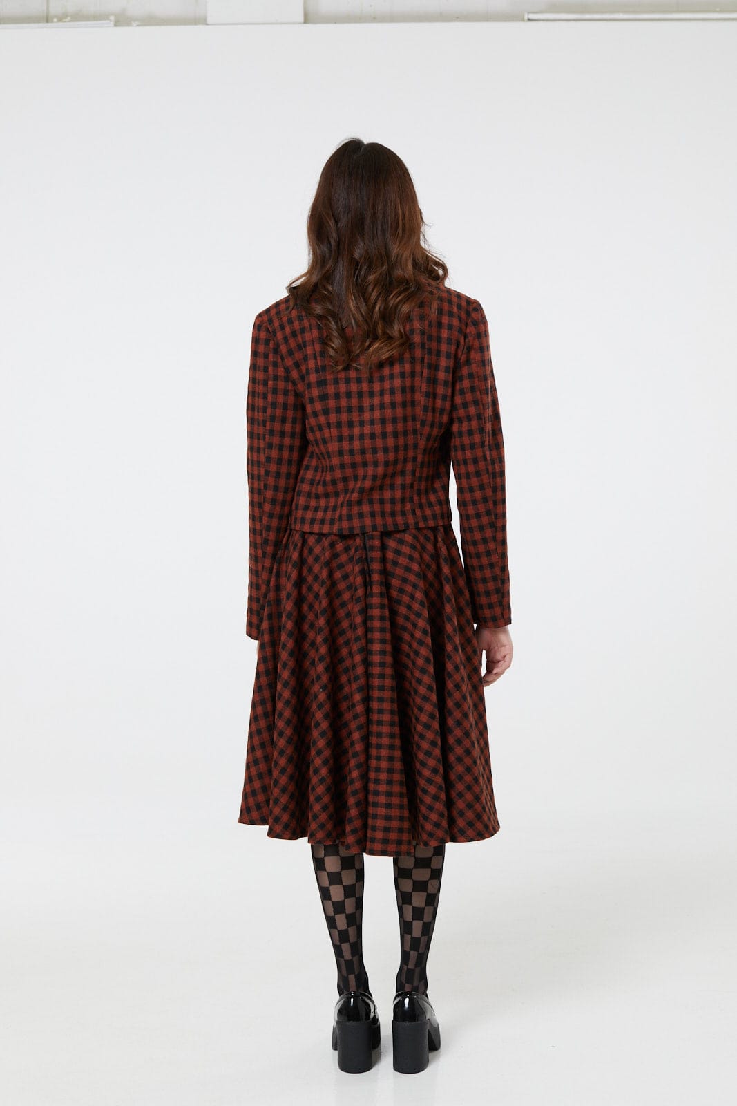 Kurze Wolljacke mit Karomuster in Kupfer und Schwarz für Damen